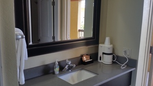 Oceanfront Double with Kitchenette Photo 3